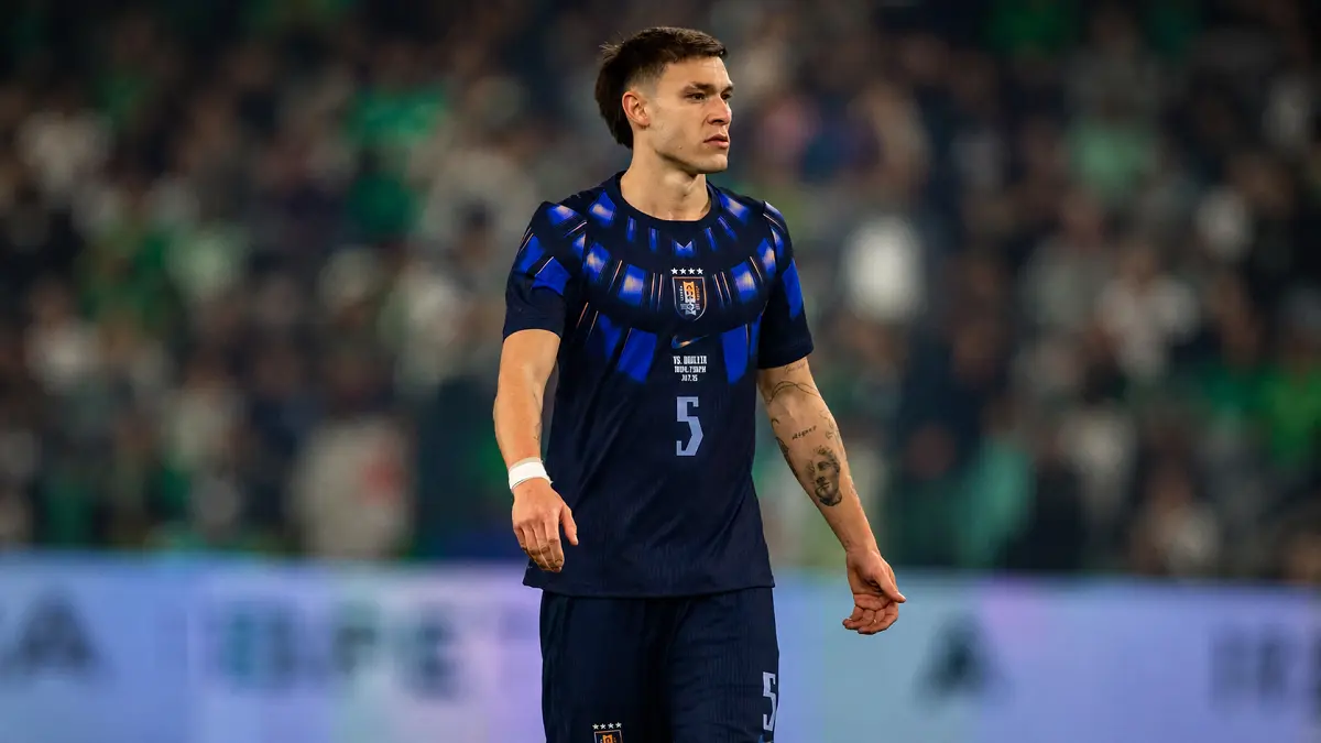 Manuel Ugarte mengalami cedera lutut saat membela Uruguay di Piala Dunia 2026. (IG@ugartemanu)