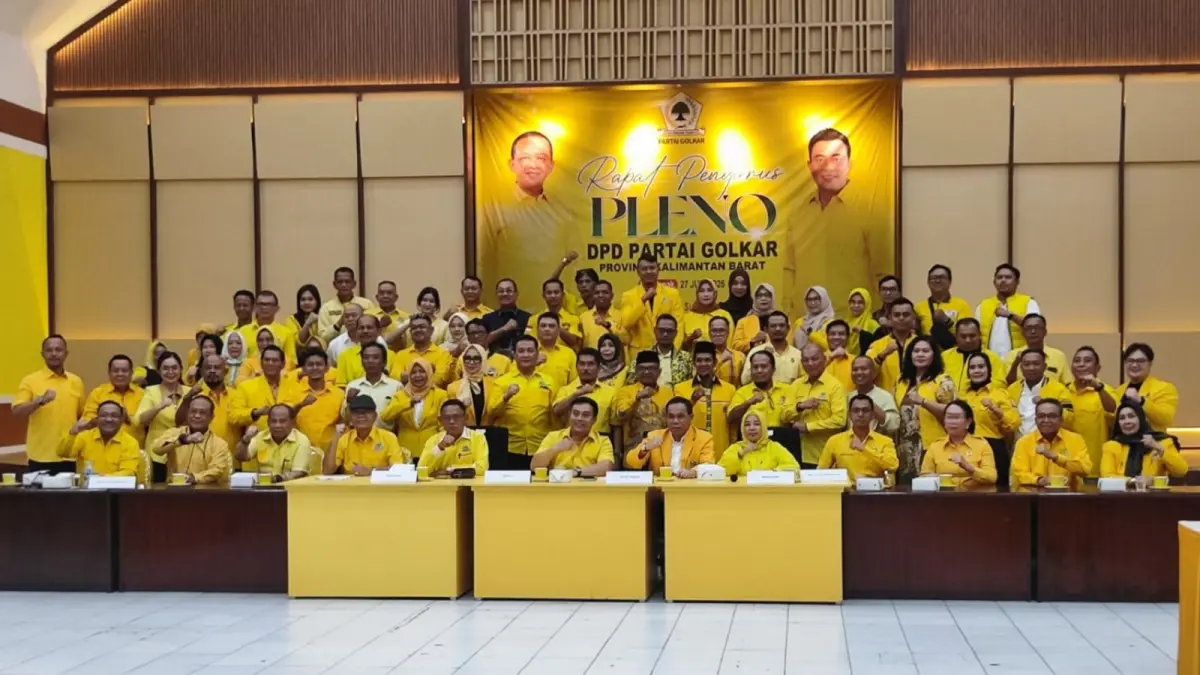 Pengurus DPD Golkar Kalbar baru 2025-2030 dibawah pimpinan Ichfany (Ketua), Prabasa Anantatur (Ketua Harian), dan Fransiskus Ason (Sekretaris), Arif Rinaldi (Bendahara) siap tancap gas menyongsong 2029. (DENY HAMDANI/PONTIANAK POST)
