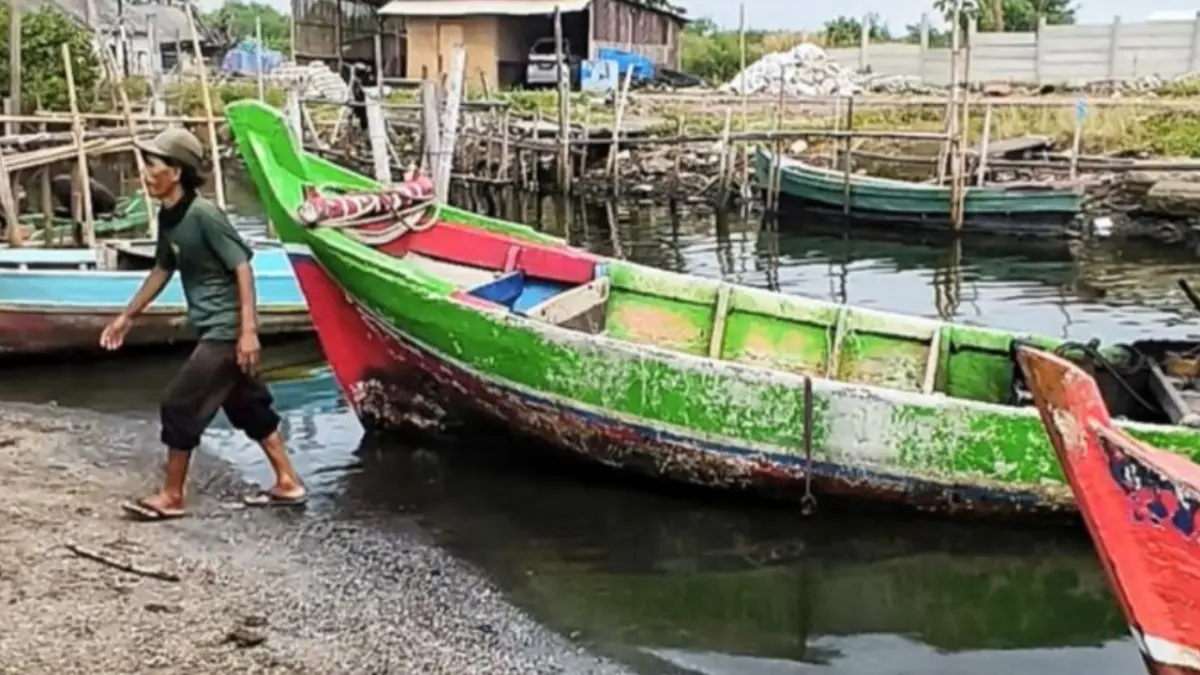 Nelayan pesisir Tarumajaya terdampak dugaan pencemaran laut yang mengganggu hasil tangkapan. (ANTARA/Pradita Kurniawan Syah).