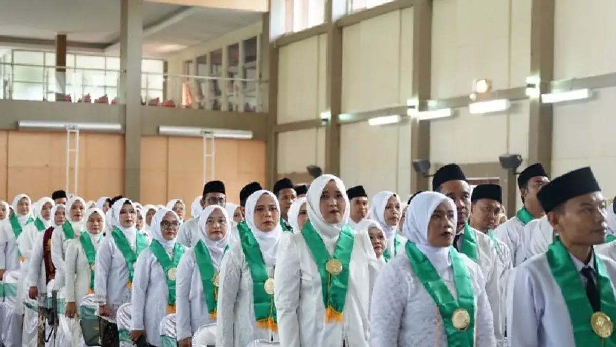 Peserta program Pendidikan Profesi Guru (PPG) dilantik sebagai guru profesional, Sabtu (27/6). (Antara)