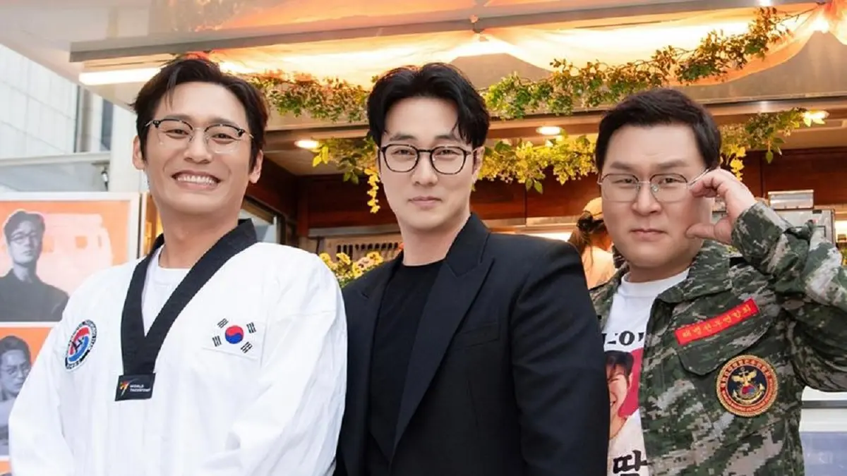 So Ji Sub (tengah) dalam miniseri Agent Kim Reactivated. (Soompi)