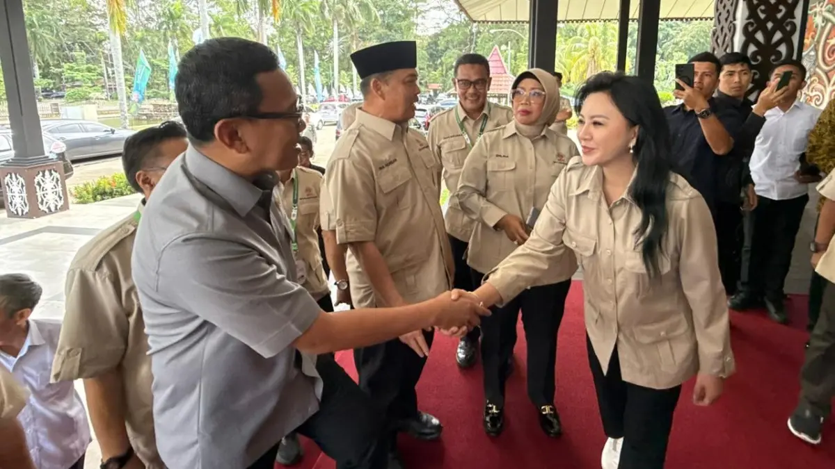 Bupati Landak Karolin Margret Natasa menghadiri Musyawarah Daerah (Musda) dan pelantikan pengurus DPD HKTI Provinsi Kalimantan Barat (Kalbar) di Pendopo Gubernur Kalbar, Kota Pontianak, Sabtu (27/6/2026). (HUMAS PEMKAB LANDAK)