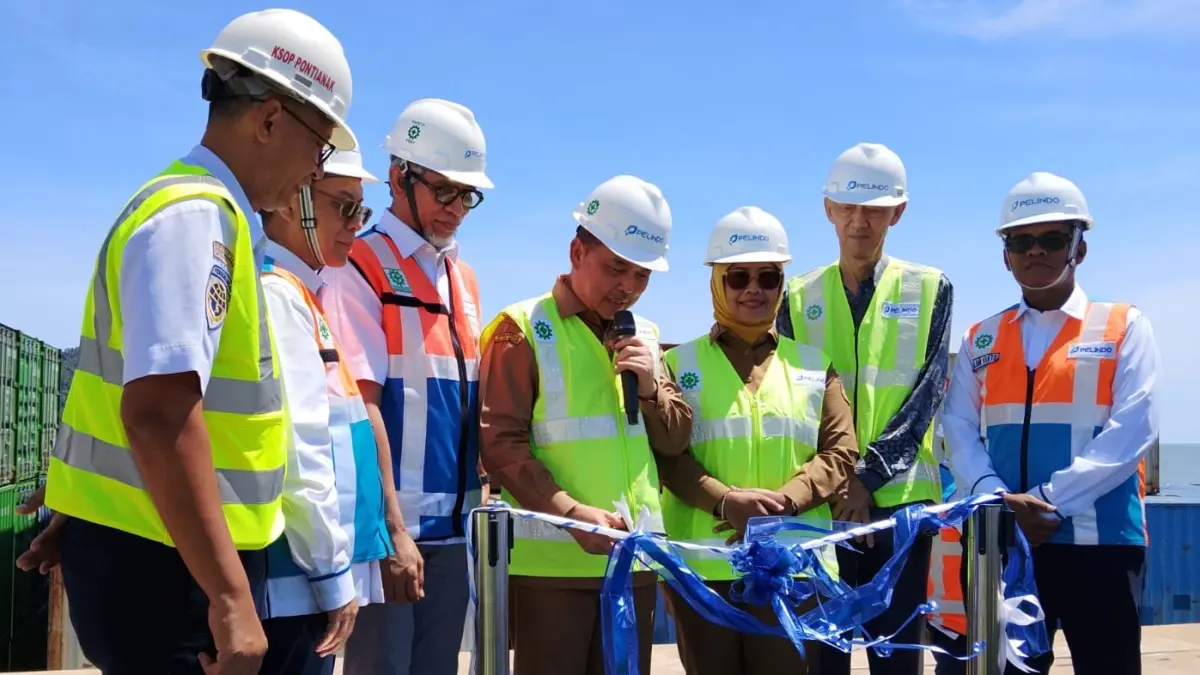 Pelindo resmi melepas ekspor perdana (maiden voyage) menggunakan kapal milik PT Pulau Laut Line, menandai dimulainya layanan ekspor langsung dari Kalimantan Barat menuju pasar internasional, Senin (29/6/2026). (MARSITA RIANDINI/PONTIANAKPOST)