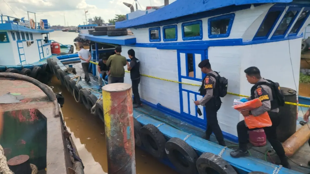 Proses olah TKP ledakan yang terjadi di dok atau bengkel Kapal Malaka Makmur Mandiri dilakukan oleh Polsek Pontianak Utara. (DOK POLSEK PONTIANAK UTARA)