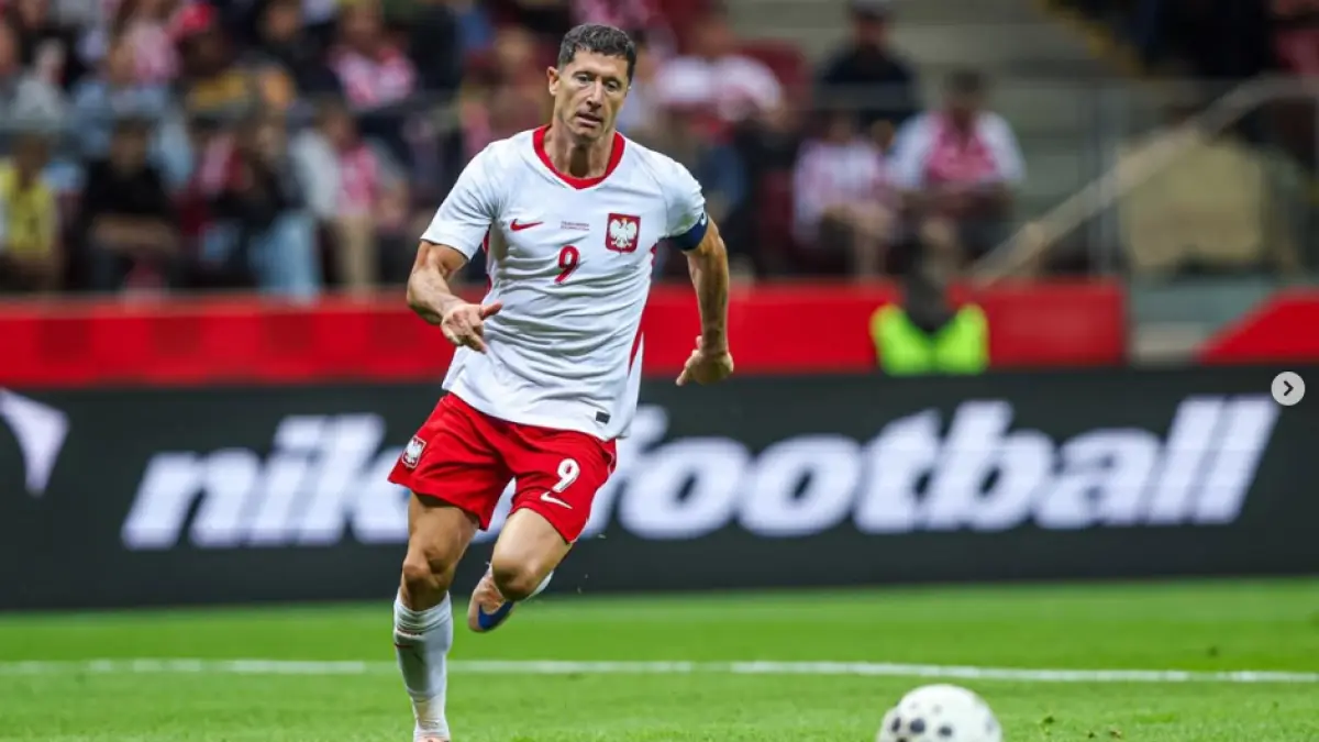 Robert Lewandowski dikabarkan segera bergabung dengan Chicago Fire sebagai pemain bebas transfer usai meninggalkan Barcelona. (IG@_rl9)