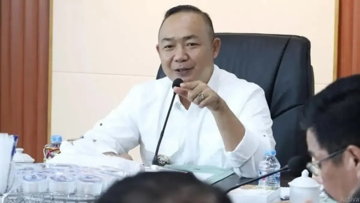Tinjau Dua Jembatan 
Vital di Tumbang Titi.(Alexander wilyo)
