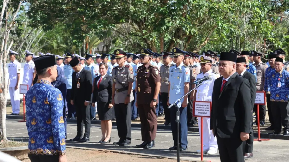 Upacara Hari Berkabung Daerah Tahun 2026 yang digelar di halaman Tugu Monumen Makam Juang Mandor, Kabupaten Landak, Senin (29/6). (HUMAS POLRES LANDAK)
