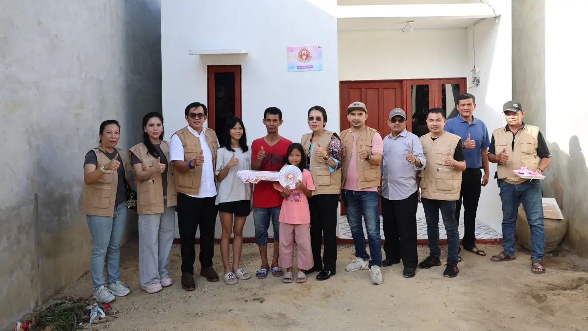 Wali Kota Singkawang, Tjhai Chui Mie, bersama Wakil Wali Kota, Muhammadin, meresmikan tiga unit Rumah Layak Huni (RLH) hasil kolaborasi pemerintah, komunitas sosial, dan donatur internasional di Kelurahan Roban.