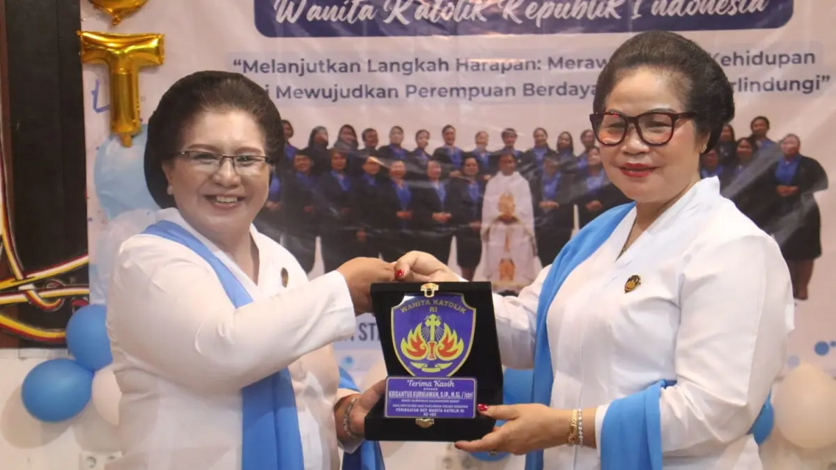 Ketua Bidang I TP PKK Provinsi Kalbar, Donata Dirasig Krisantus saat menghadiri HUT ke-102 WKRI. (Adpim Pemprov Kalbar)