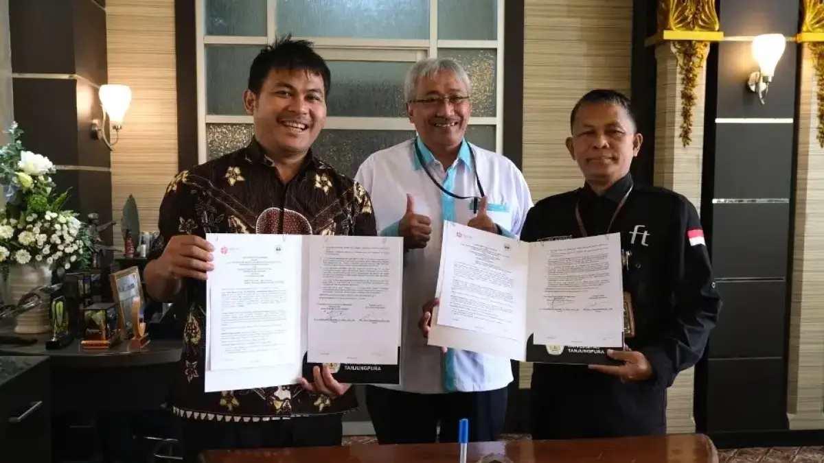 Penandatangani Letter of Intent untuk memperkuat kolaborasi riset manufaktur berkelanjutan di Pontianak. (Dok.BRIN)