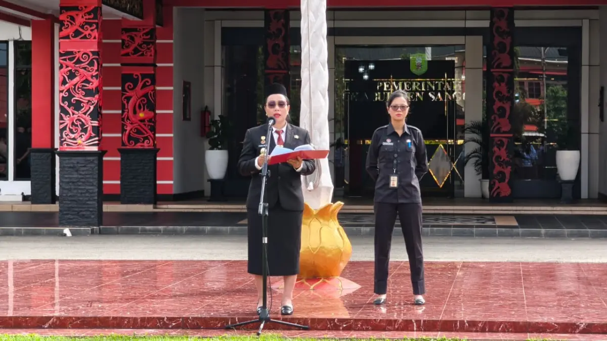 Wakil Bupati Sanggau, Susana Herpena, memimpin Upacara Peringatan Hari Berkabung Daerah Tahun 2026 di halaman Kantor Bupati Sanggau, Senin (29/6).