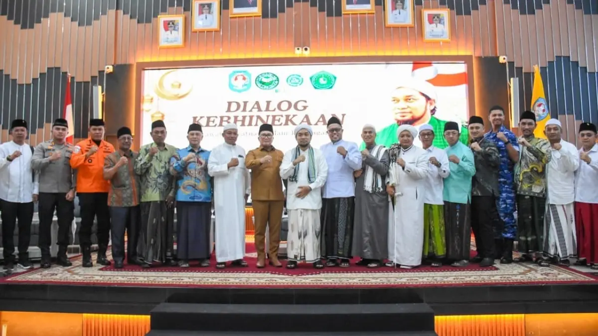 DIALOG: Bupati Kubu Raya, Sujiwo bersama Pengasuh Ponpes Salafiyah Syafi