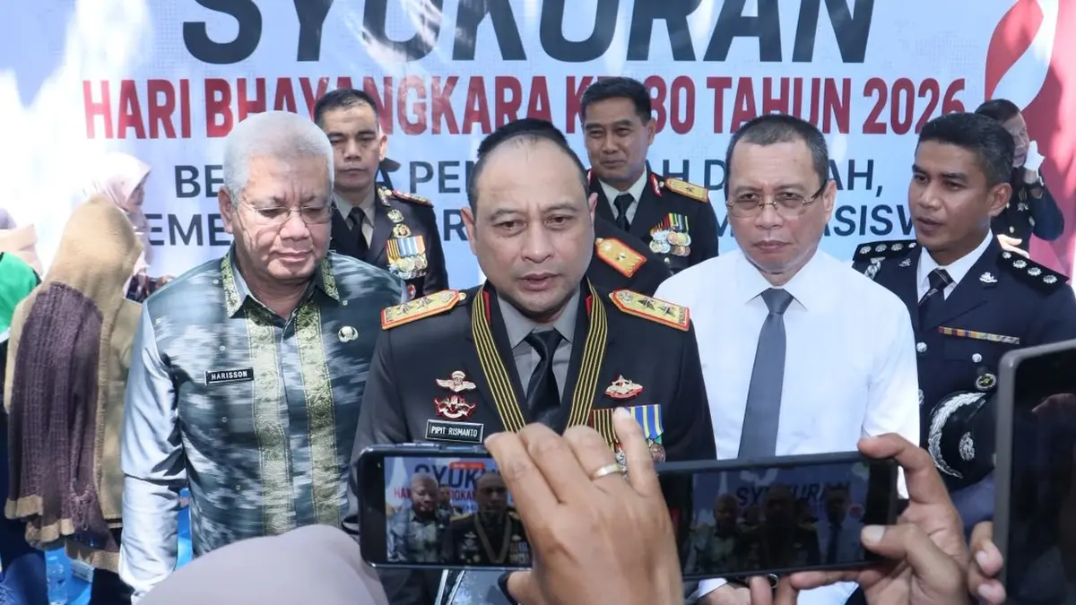 Kapolda Kalbar, Irjen Pol Pipit Rismanto memberikan keterangan kepada awak media usai menghadiri syukuran ke-80 Hari Bhayangkara di kawasan Arboretum Sylva Untan, Pontianak, Rabu (1/7). (POLDA KALBAR FOR PONTIANAK POST)