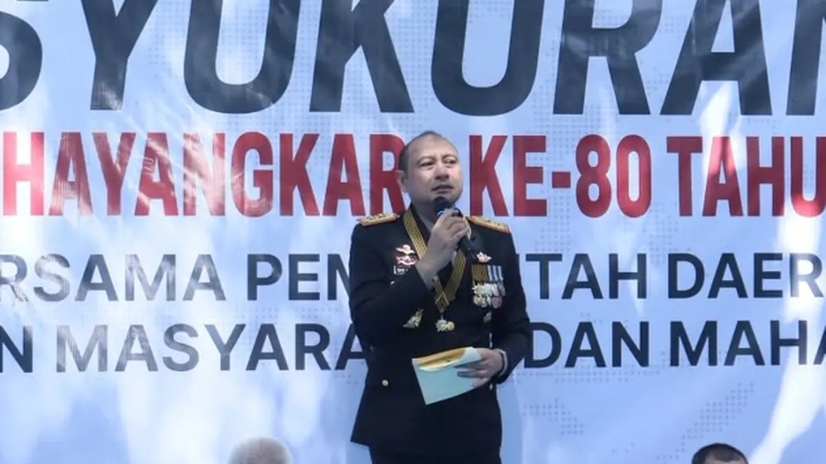 Kapolda Kalbar, Irjen Pol Pipit Rismanto menyampaikan kata sambutan saat menghadiri syukuran ke-80 Hari Bhayangkara di kawasan Arboretum Sylva Untan, Pontianak, Rabu (1/7). (POLDA KALBAR FOR PONTIANAK POST)