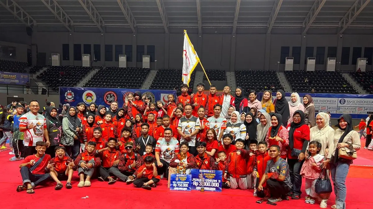 Karateka Sahrul Sakti Irawan Putra bersama tim Yukan Dojo (IST)