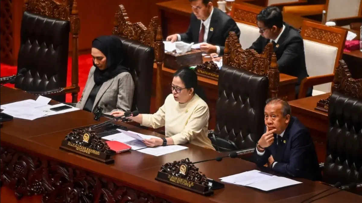 Ketua DPR RI, Puan Maharani, memimpin Rapat Paripurna DPR RI soal RUU tentang kabupaten/kota di Kalimantan di Kompleks Parlemen, Senayan, Jakarta, Selasa (30/6). 