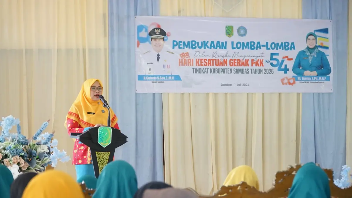 Ketua TP PKK Kabupaten Sambas saat berikan sambutan pembukaan penyuluhan.
