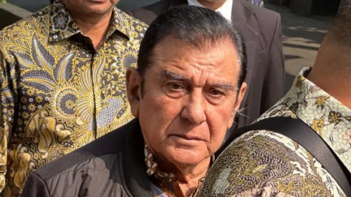 Ketua Umum Majelis Pimpinan Nasional Pemuda Pancasila Japto Soerjosoemarno memenuhi panggilan Komisi Pemberantasan Korupsi sebagai saksi di Gedung Merah Putih KPK, Jakarta, Selasa (30/6). (ANTARA/Rio Feisal)