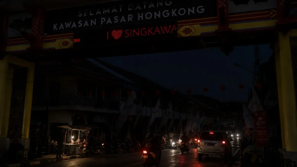 Ilustrasi Pasar Hongkong Kota Singkawang gelap gulita. (ILUSTRASI AI/PONTIANAK POST)
