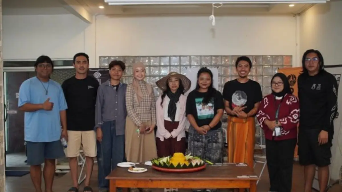 Para seniman peserta Mini Residensi: Confluence yang akan menyelami sejarah, memahami nilai budaya, serta menghadirkan perspektif baru terhadap keramik tradisional Singkawang.(MC Singkawang)

