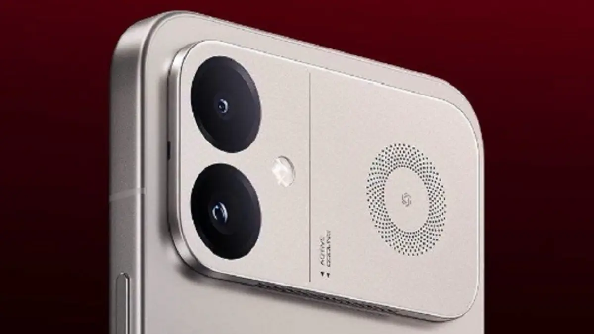 Redmi K90 Ultra tampil dalam warna Space Silver dengan sistem pendingin aktif terintegrasi.(Dok. Redmi)