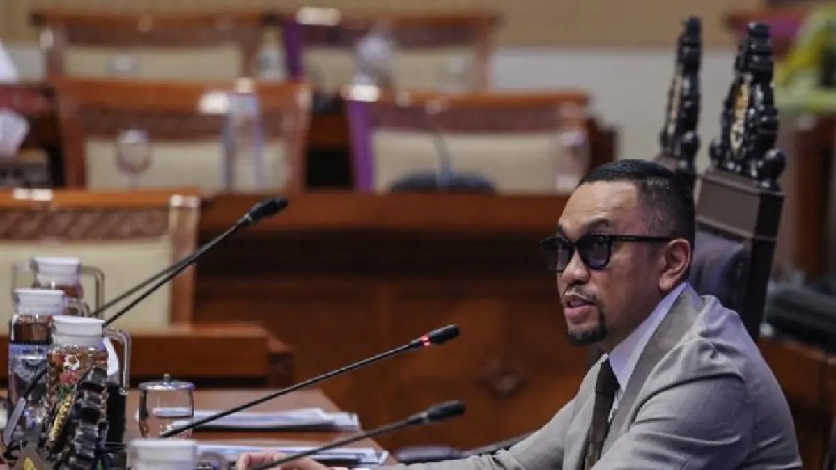 Wakil Ketua Komisi III DPR Ahmad Sahroni memimpin rapat kerja dengan Ketua KPK dan Kepala BNN di Kompleks Parlemen, Senayan, Jakarta, Rabu (17/6). (ANTARA FOTO/ASPRILLA DWI ADHA)