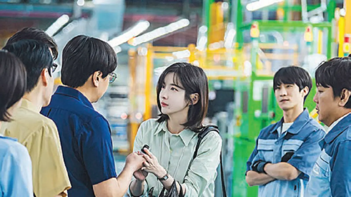 Cuplikan adegan dalam See You at Work Tomorrow! (PRIME VIDEO)