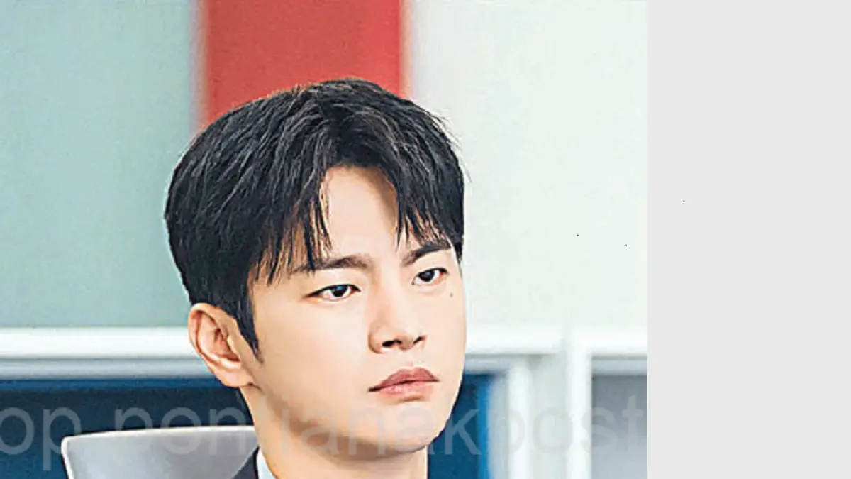 Kang Siwoo (Seo In-guk) dalam drama See You at Work Tomorrow! (PRIME VIDEO)
