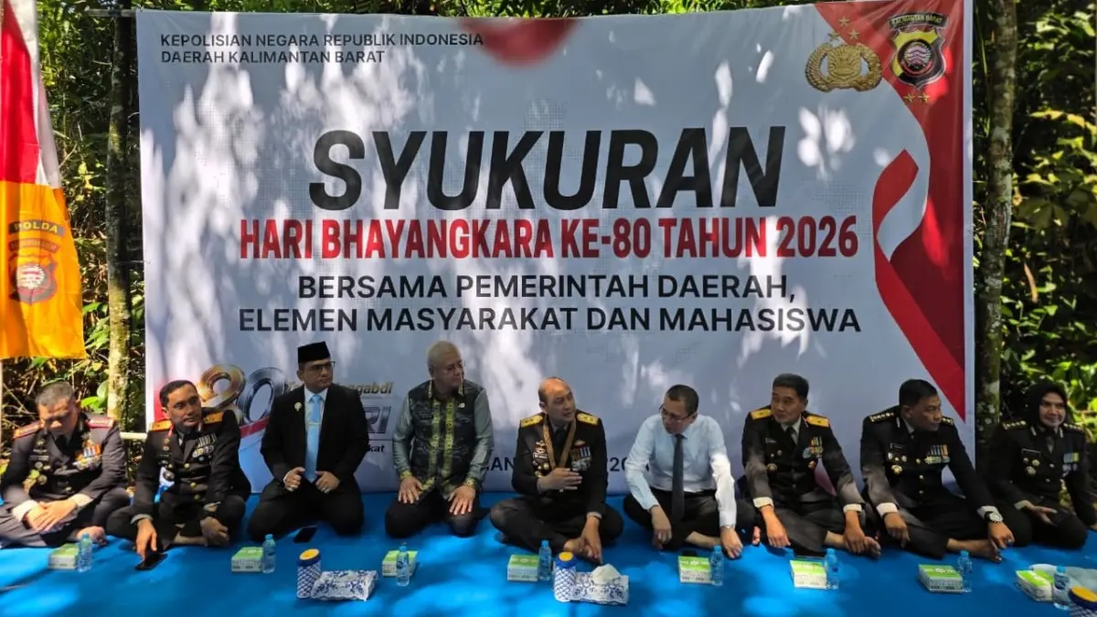 Sekda Kalbar Harisson bersama Kapolda, Irjen Pol. Pipit Rismanto, menghadiri kegiatan Pembinaan Tradisi dalam rangka Hari Bhayangkara ke-80 yang diselenggarakan Kepolisian Daerah Kalbar di Arboretum Sylva Universitas Tanjungpura. (Adpim Pemprov Kalbar)