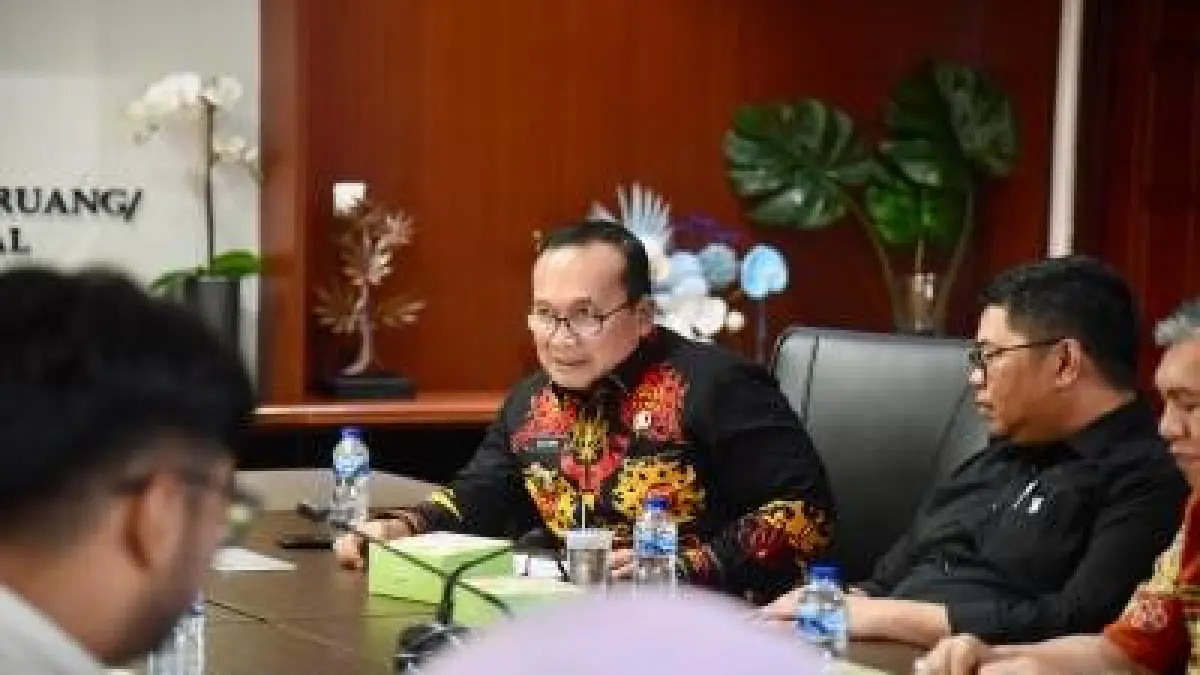 Bupati Kubu Raya Sujiwo didampingi Sekretaris Daerah Yusran Anizam melakukan koordinasi dengan Direktorat Jenderal Tata Ruang Kementerian ATR/BPN di Jakarta, Kamis (2/7). (Prokopim Kubu Raya)