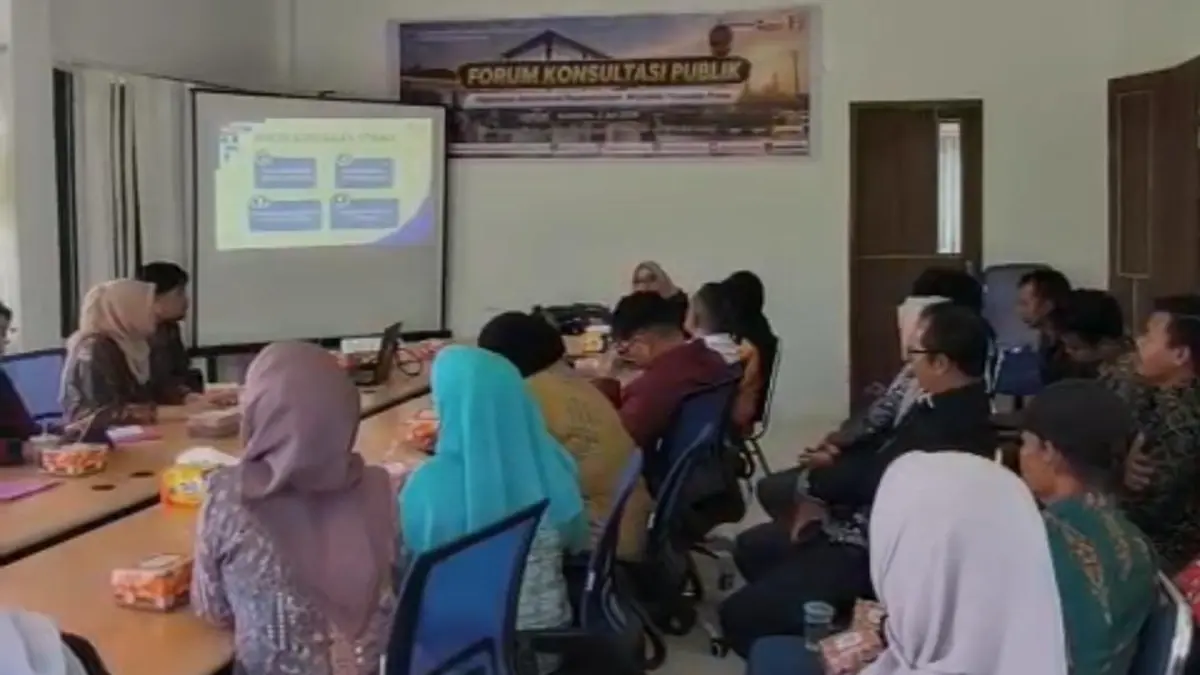 Forum Konsultasi Publik di ruang rapat Disdukcapil Kayong Utara.  (ISTIMEWA)
