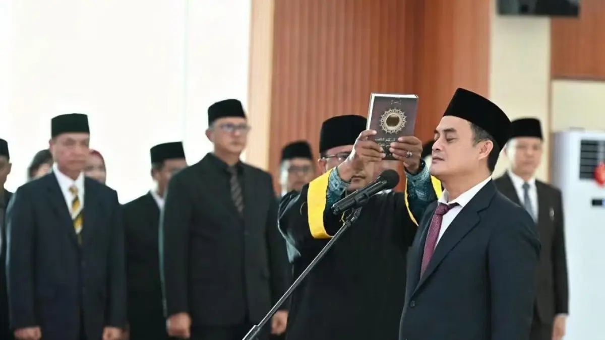 Rudy dilantik sebagai Kepala Disdukcapil Ketapang, Jumat (3/7). (ISTIMEWA)