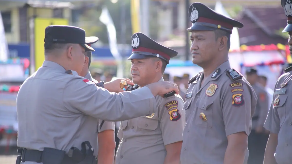 Upacara Kenaikan Pangkat personel periode 1 Juli 2026 di halaman apel Mapolres Kapuas Hulu.  (ISTIMEWA)