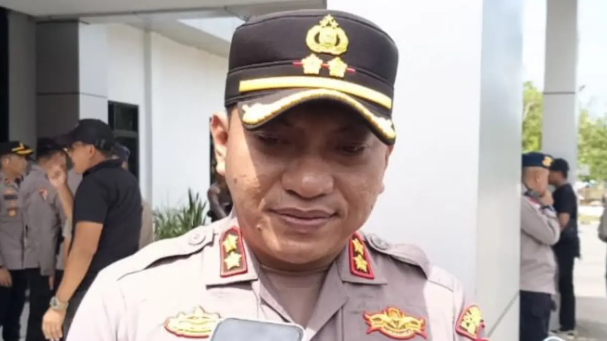 Kapolres Singkawang AKBP Dody Yudianto Arruan memberikan keterangan kepada awak media terkait hasil penyelidikan atas dugaan penyelundupan emas di Bandara Singkawang, Kalimantan Barat, Sabtu (4/7). (ANTARA/Narwati)