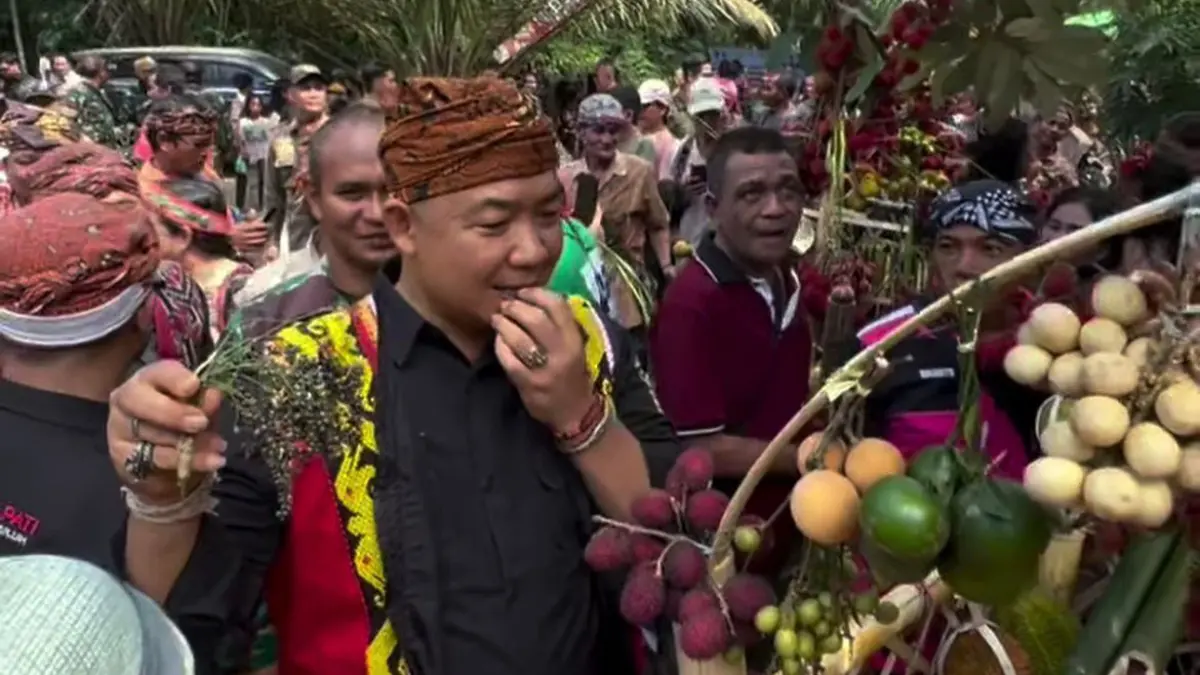 MENJANGKAP BUAH: Ritual adat Menjangkap Buah di Desa Penyarang, Kecamatan Jelai Hulu.