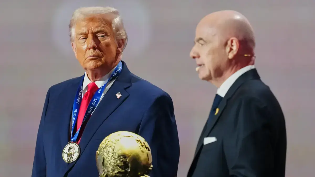 Donal Trump dan presiden FIFA Gianni Infantino. (Istimewa/jawa pos)