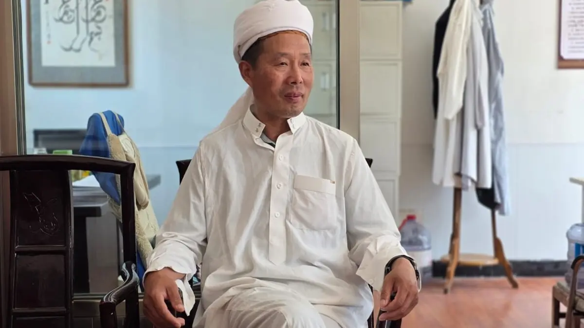 H. Irsa Imam Masjid Qufu ketika berbincang dengan Prof DR. Samsul Hidayat, MA