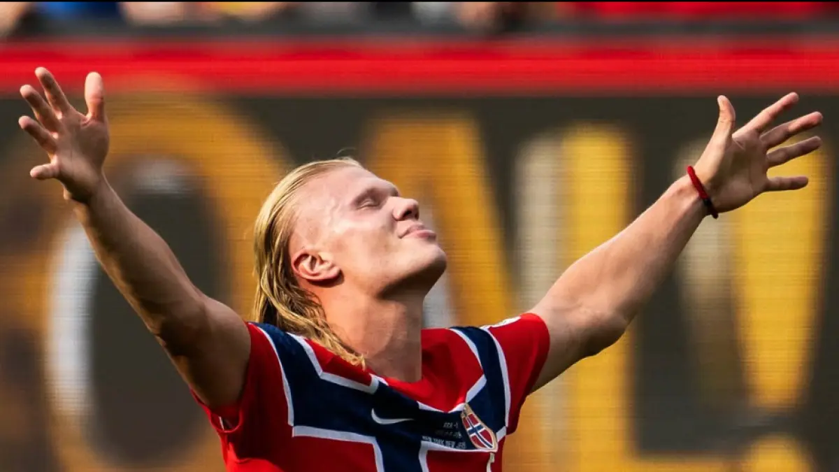 Haaland merayakan golnya ke gawang Brasil yang membawa timnya untuk pertama kalinya lolos ke perempat final Piala Dunia. (IG@erling)