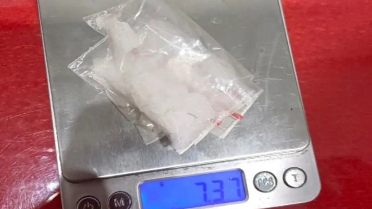 Barang bukti narkotika jenis sabu seberat 7,37 gram bruto yang disita Polsek Manis Mata dari dua terduga pelaku peredaran narkoba di kawasan sekolah, Desa Ratu Elok, Kecamatan Manis Mata, Kabupaten Ketapang. Polisi masih mengembangkan penyelidikan untuk mengungkap jaringan peredaran sabu di wilayah tersebut.