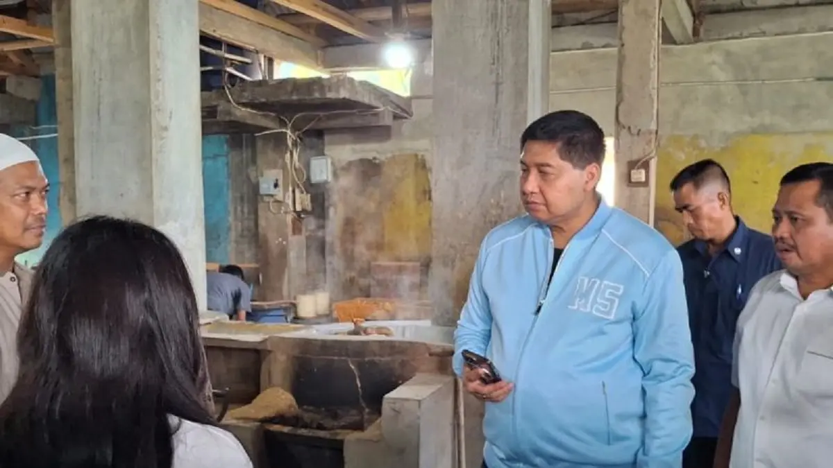 Menteri Perumahan dan Kawasan Permukiman (PKP) Maruarar Sirait meninjau program BSPS di Kabupaten Sumedang, Jawa Barat. (ANTARA/HO-Pemkab Sumedang)