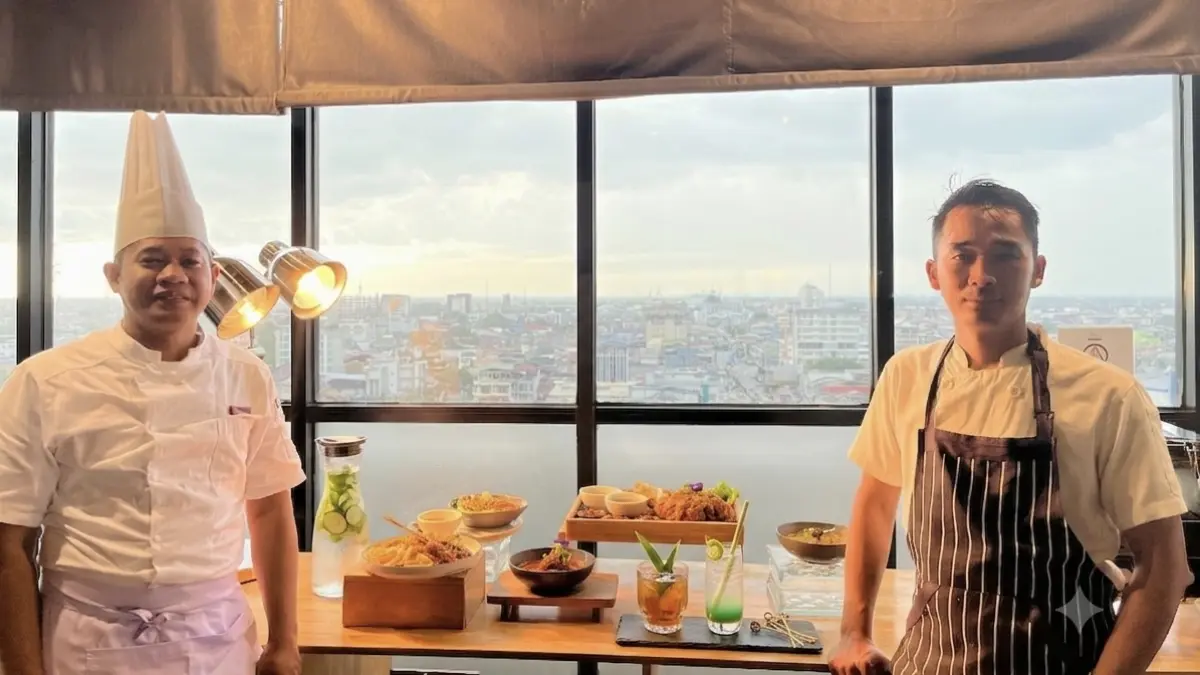 Chef Hotel Neo Gajah Mada Pontianak bersama hidangan bersertifikat Halal Indonesia di Noodles Now Rooftop, lantai 11 Hotel Neo Gajah Mada Pontianak.
 
