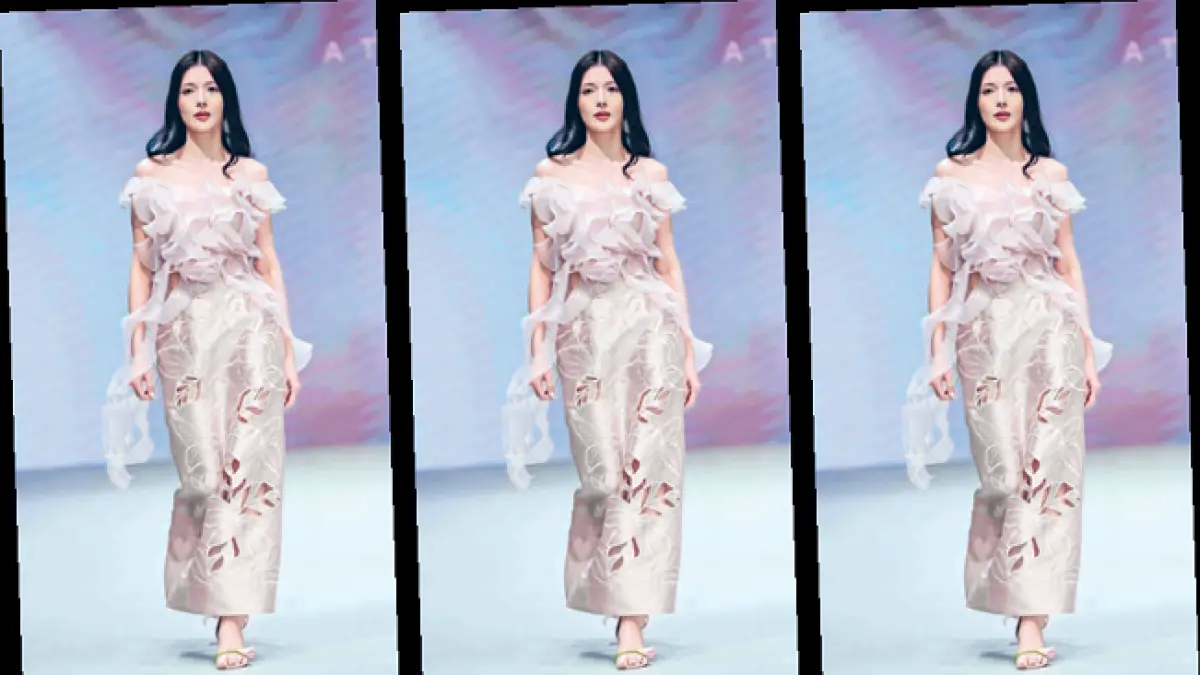 Koleksi bertajuk Lune & Bloom. (PLAZA INDONESIA FASHION WEEK/DOK JAWAPOS)