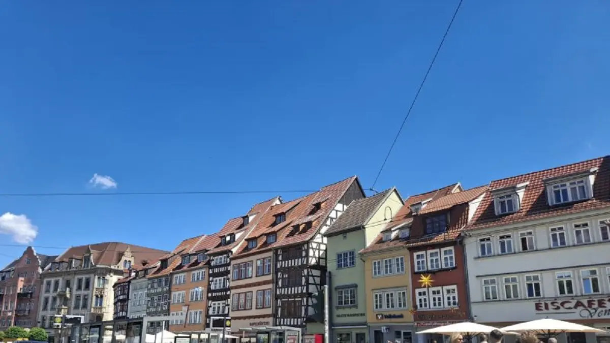Orang-orang beraktivitas di Erfurt, ibu kota Negara Bagian Thüringen, Jerman (2/7). (ANTARA/Katriana)
