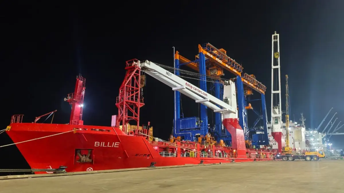Terminal Kijing menambah dua Rubber Tyred Gantry Crane (RTG) Hybrid Full Battery untuk memperkuat kapasitas layanan kepelabuhan. (ISTIMEWA)