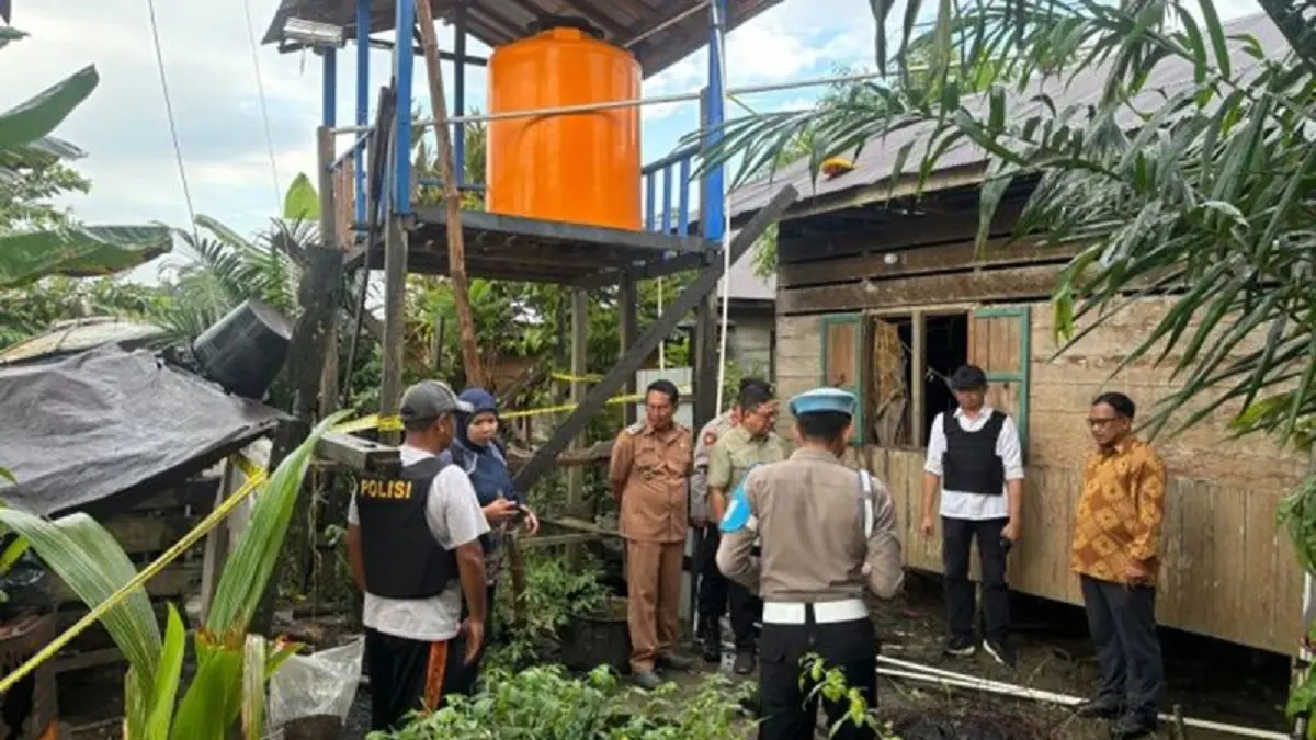 Arsip foto - Komisioner Kompolnas mengecek langsung tempat kejadian perkara (TKP) meninggalnya anggota Polres Katingan, Kalimantan Tengah, saat sedang bertugas. (ANTARA/HO-Kompolnas)