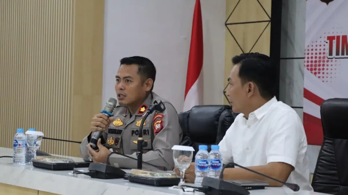 : Ketua Tim Ditresnarkoba Polda Kalbar, AKP Wismo Harjanto, dan Wakapolres Ketapang, Kompol Hoerrudin, memimpin asistensi di Polres Ketapang, Selasa (7/7). (IST)