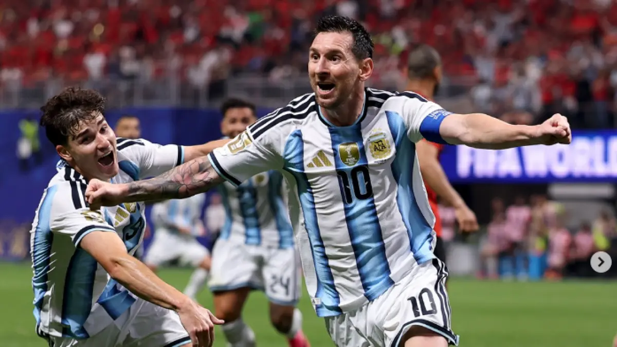 Lionel Messi gagal mengeksekusi penalti, tetapi tetap memimpin kebangkitan Argentina hingga menyingkirkan Mesir di Piala Dunia 2026. (IG@afaseleccion)