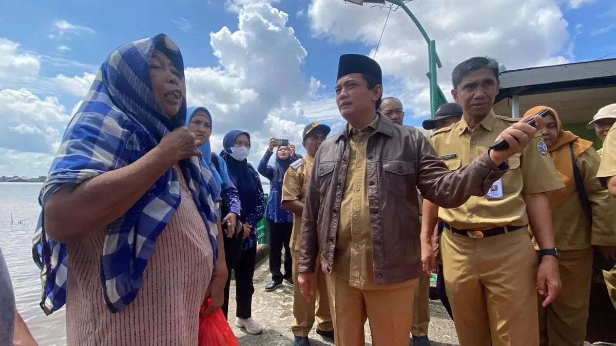 Wakil Wali Kota Pontianak, Bahasan saat mengunjungi rumah warga yang ambruk di tepian Sungai Kapuas.