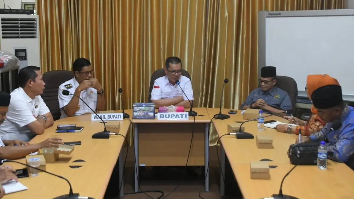 Bupati Romi saat menerima Kunjungan Kerja Komisi I DPRD Provinsi Kalimantan Barat, Kantor Bupati Kayong Utara, Sukadana, Rabu (8/7)..  (Romi wijaya)