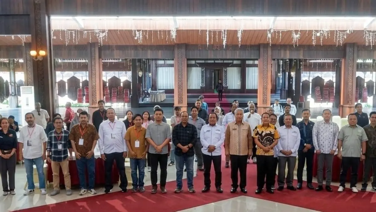 Foto bersama usai pembukaan Uji Kompetensi Jurnalis (UKJ) yang digelar Asosiasi Media Siber Indonesia (AMSI) Kalimantan Barat yang dibuka Sekda Kalbar Harisson (Adpim Pemprov Kalbar)